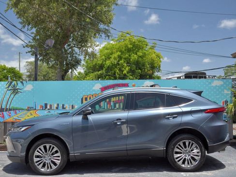 Used 2021 Toyota Venza XLE image 5