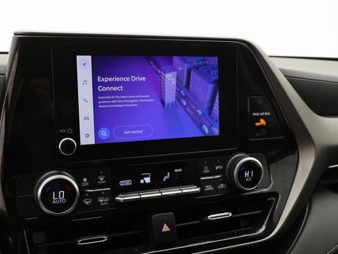 Used 2023 Toyota Highlander LE image 19
