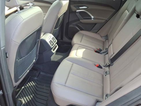 Used 2025 Audi Q5 Premium w/ Convenience Package image 9