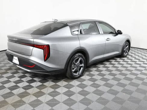 Used 2025 Kia K4 LXS image 7
