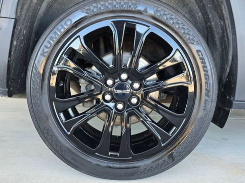 Used 2022 GMC Acadia SLE w/ Elevation Edition image 12