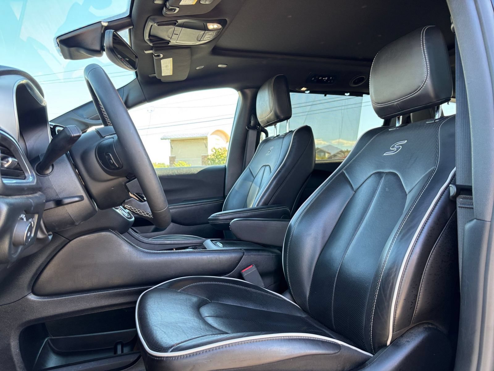 Used 2025 Chrysler Pacifica Limited FWD image 29