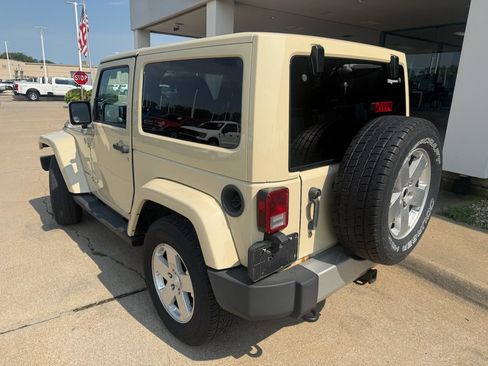 Used 2011 Jeep Wrangler Sahara w/ Dual Top Group AWD/4WD image 13
