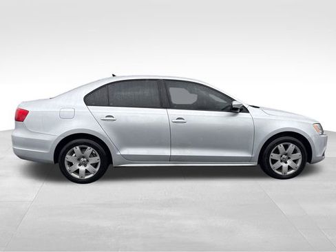 Used 2011 Volkswagen Jetta SE image 9
