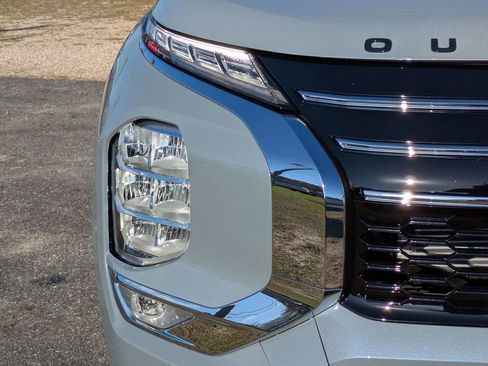 New 2026 Mitsubishi Outlander SEL image 9