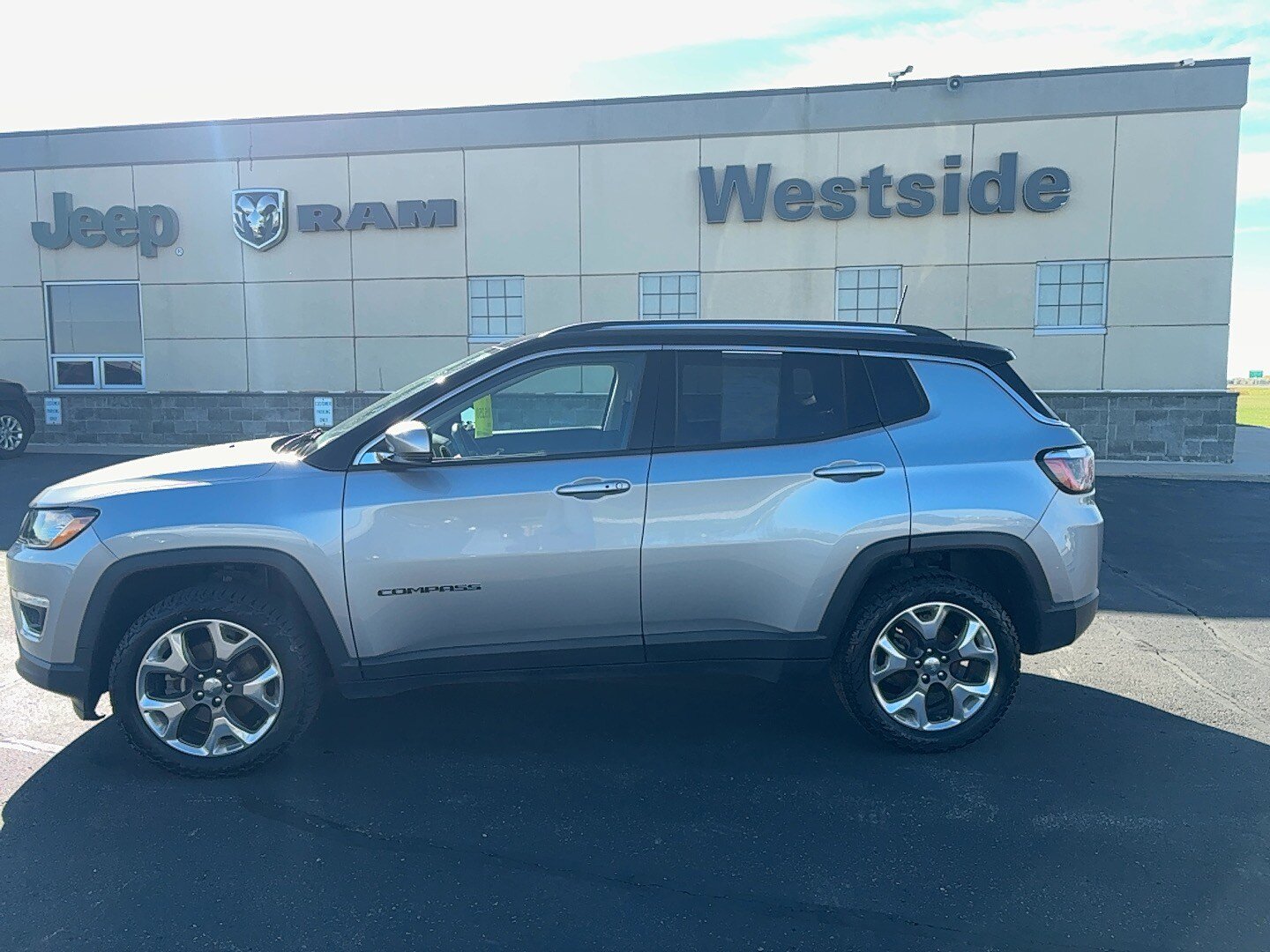 Used 2018 Jeep Compass Limited AWD/4WD image 8