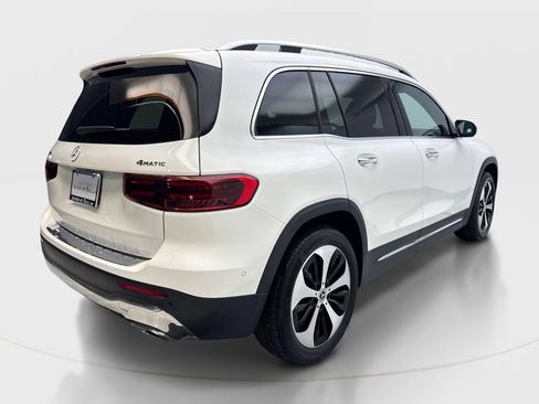 Used 2025 Mercedes-Benz GLB 250 4MATIC image 6