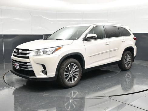 Used 2019 Toyota Highlander XLE AWD/4WD image 8