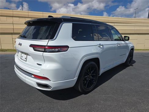 Used 2023 Jeep Grand Cherokee L Summit w/ Advanced Protech Group IV image 3