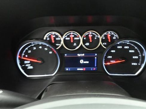 Used 2021 Chevrolet Suburban LT RWD image 12