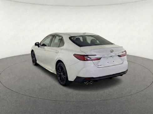 Used 2025 Toyota Camry SE image 5