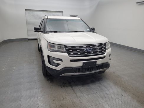 Used 2017 Ford Explorer XLT w/ Equipment Group 202A image 14