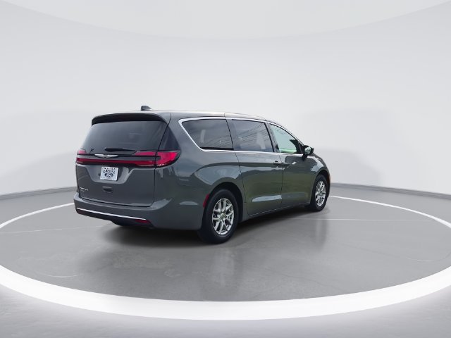 Used 2025 Chrysler Pacifica Select FWD image 7