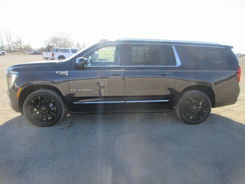 New 2026 GMC Yukon XL Elevation w/ Elevation Premium Package image 8