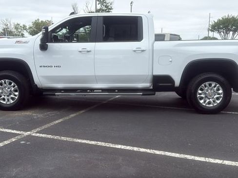 Used 2025 Chevrolet Silverado 2500 LT AWD/4WD image 4