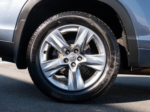 Used 2015 Toyota Highlander Limited image 12