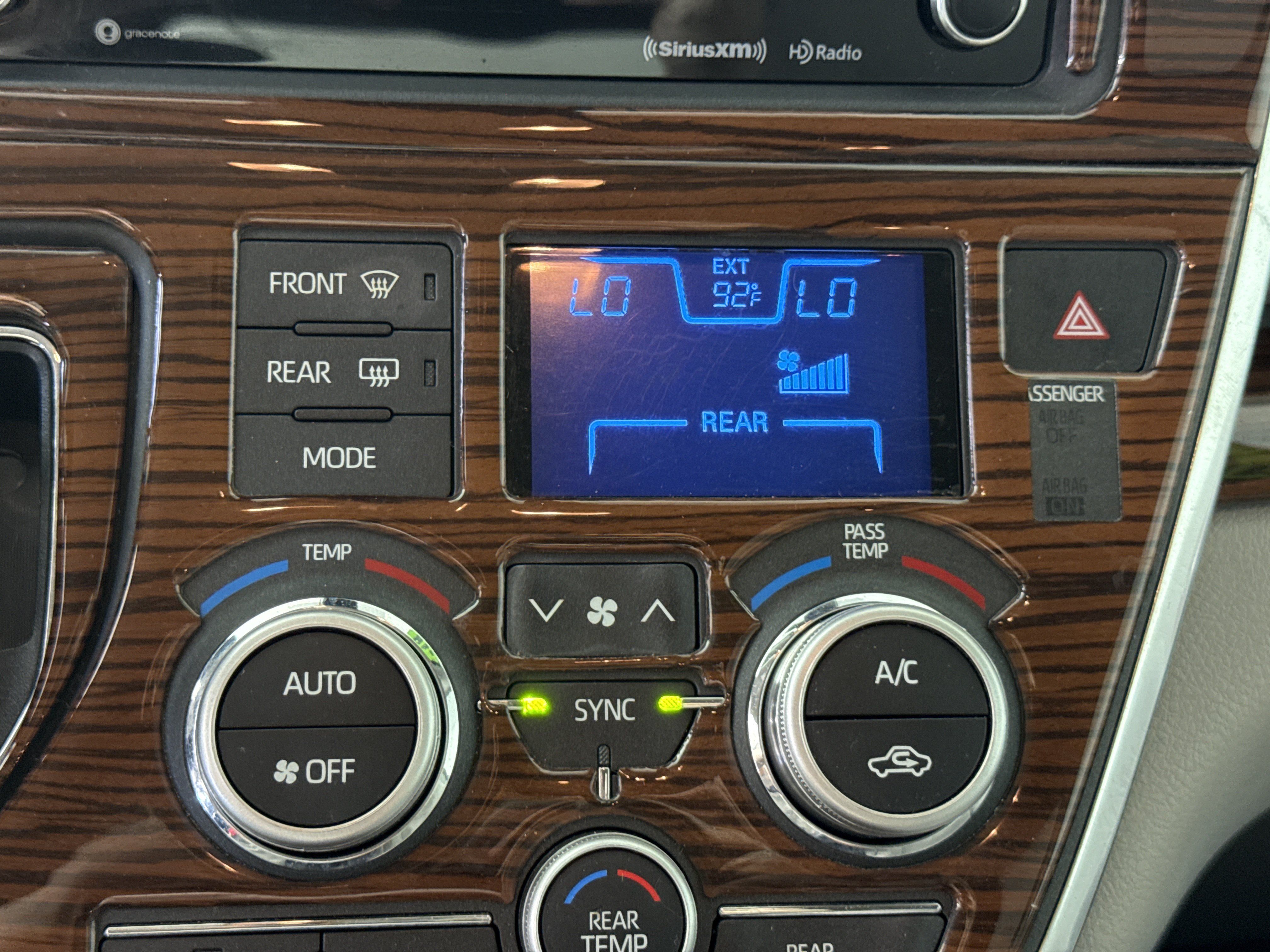Used 2018 Toyota Sienna LE FWD image 26
