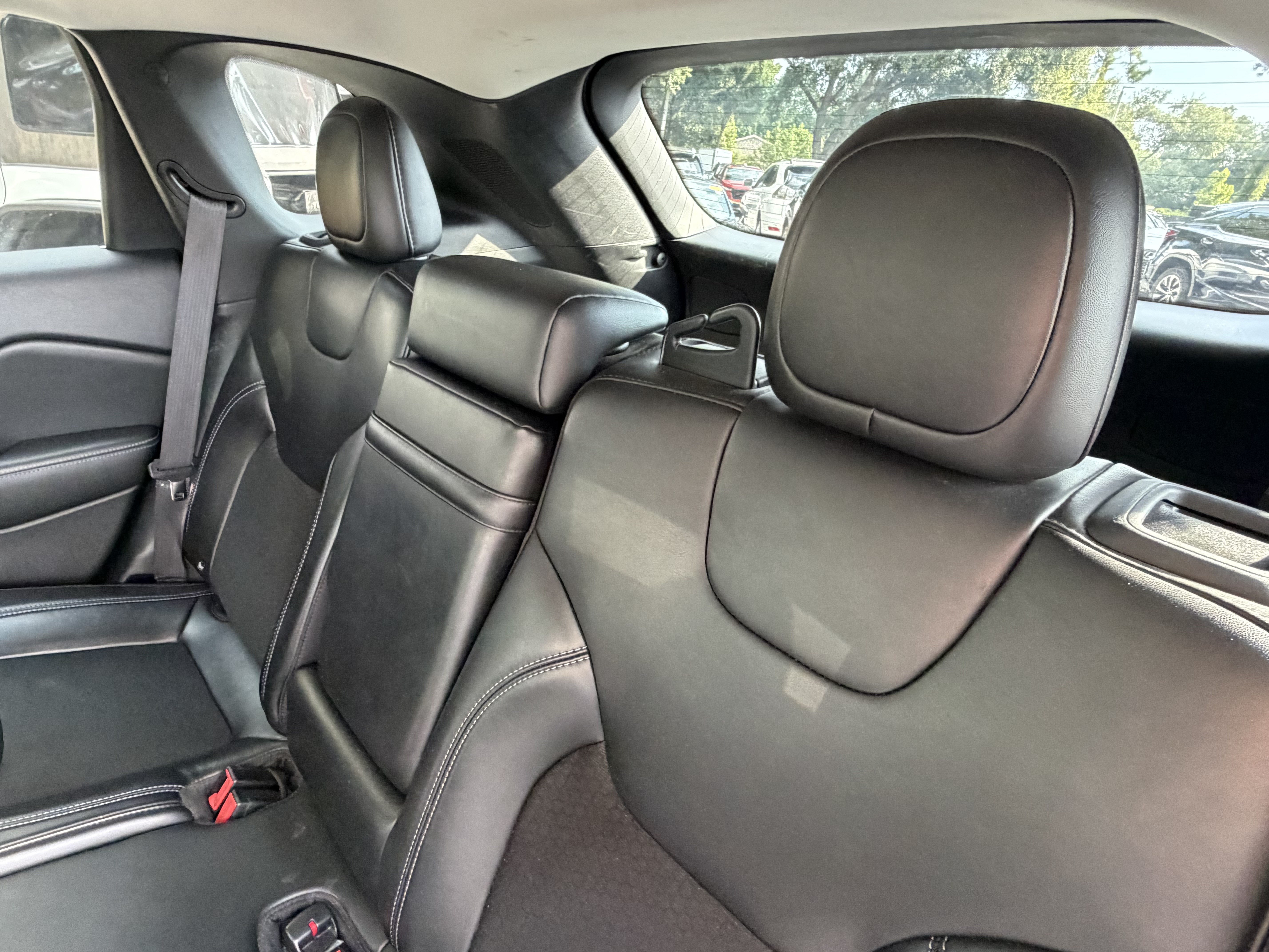 Used 2019 Jeep Cherokee Latitude Plus FWD image 33