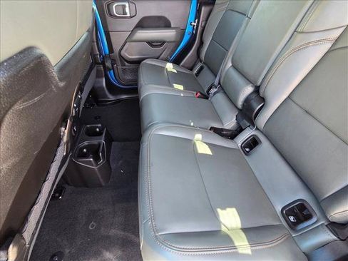 Used 2024 Jeep Gladiator Mojave AWD/4WD image 18