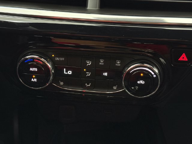 Used 2026 Chevrolet Trax RS w/ Sunroof Package FWD image 18