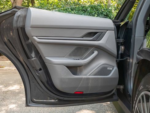 Used 2022 Porsche Taycan image 34