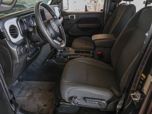 Used 2024 Jeep Gladiator Sport AWD/4WD image 9