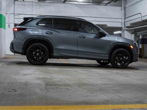 New 2025 Volkswagen Tiguan SE R-Line image 7