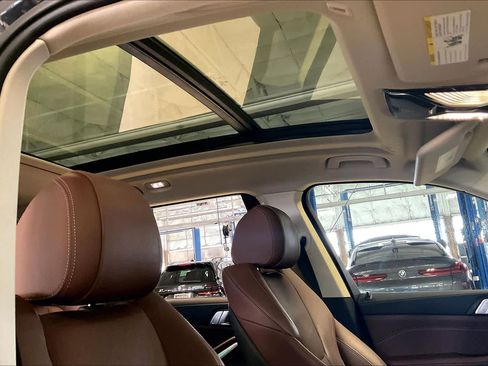 Used 2020 BMW X7 xDrive40i w/ Premium Package AWD/4WD image 13