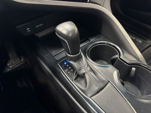 Used 2018 Toyota Camry SE w/ Moonroof Package FWD image 36