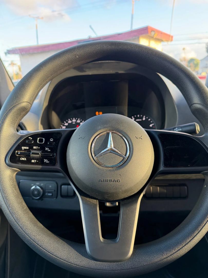Used 2020 Mercedes-Benz Sprinter 2500 image 42
