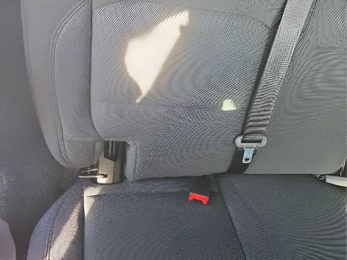 Used 2020 Jeep Wrangler Unlimited Sahara image 28