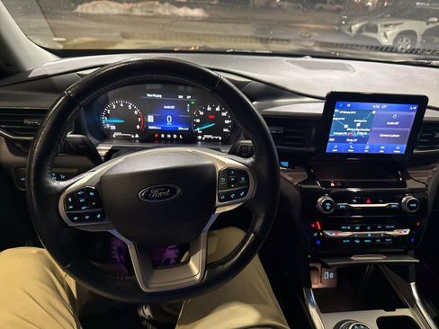 Used 2022 Ford Explorer Limited w/ Equipment Group 301A image 8