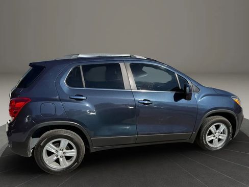Used 2018 Chevrolet Trax LT w/ LT Convenience Package image 6