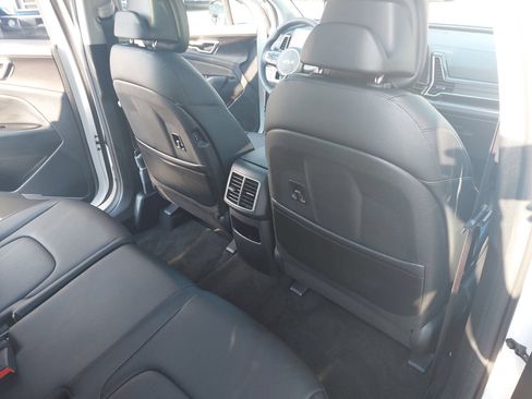 Used 2025 Kia Sportage EX w/ Premium Package FWD image 11
