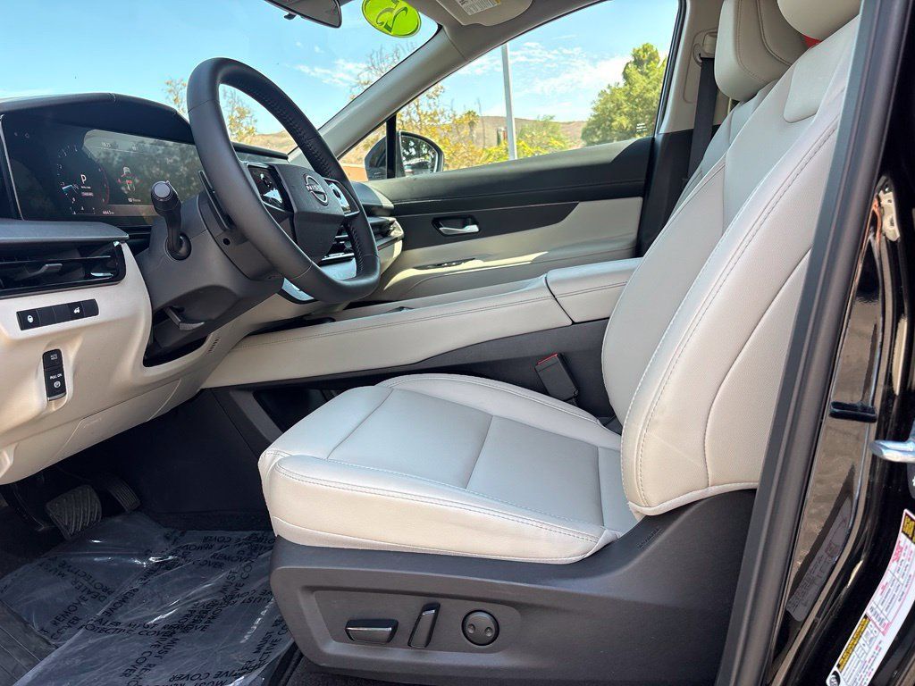 Certified 2025 Nissan Murano SV FWD image 13