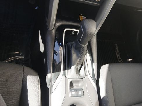 Used 2022 Toyota Corolla Cross LE image 19