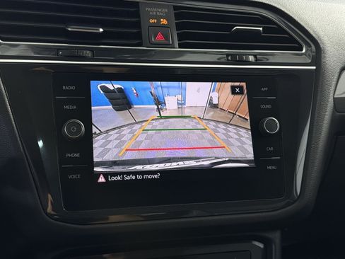 Used 2022 Volkswagen Tiguan SE AWD/4WD image 33