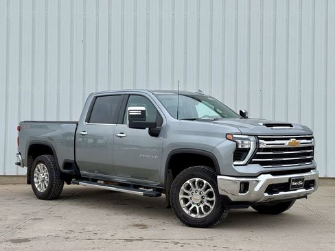 Used 2024 Chevrolet Silverado 2500 LTZ w/ LTZ Premium Package AWD/4WD image 8