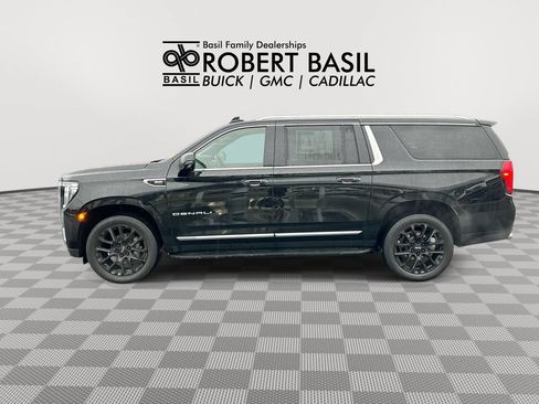 Used 2023 GMC Yukon XL Denali AWD/4WD image 5