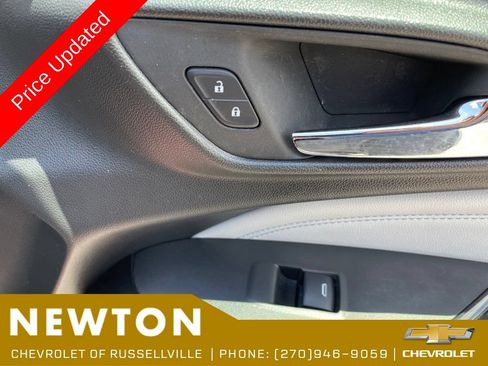 Used 2024 Chevrolet Trax LT FWD image 24