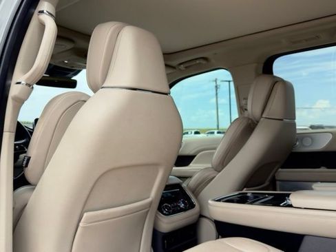 Used 2019 Lincoln Navigator Reserve AWD/4WD image 21