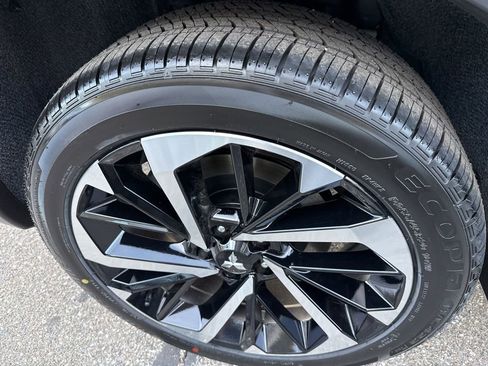 New 2025 Mitsubishi Outlander SE AWD/4WD image 12