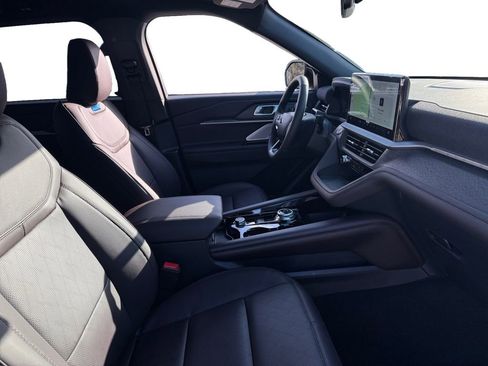 New 2026 Ford Explorer Platinum image 18