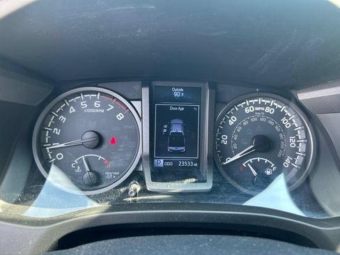 Used 2019 Toyota Tacoma TRD Off-Road AWD/4WD image 15