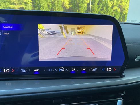 Used 2026 Chevrolet Traverse LT FWD image 27