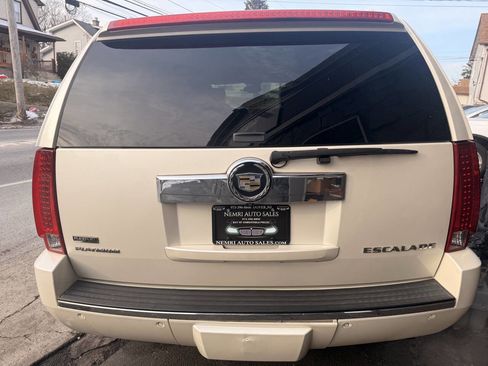 Used 2011 Cadillac Escalade ESV Platinum image 5