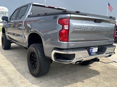 Used 2022 Chevrolet Silverado 1500 LT AWD/4WD image 8