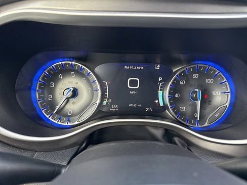 Used 2024 Chrysler Pacifica Touring-L image 20