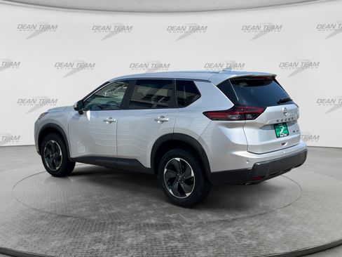Used 2024 Nissan Rogue SV AWD/4WD image 5