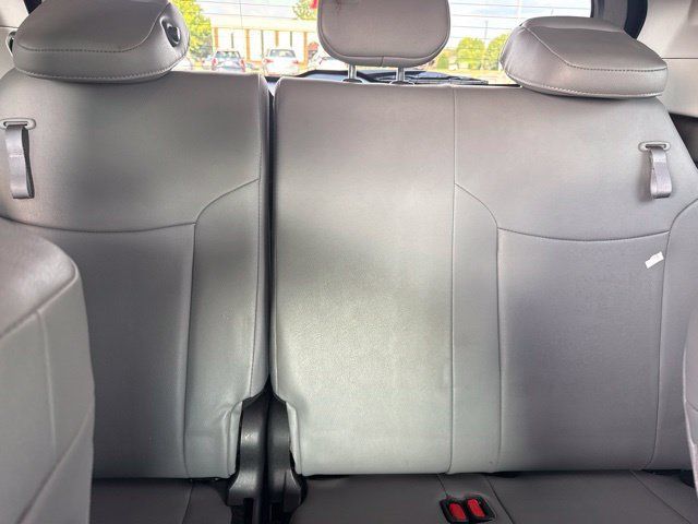 Used 2023 Toyota Sienna XLE FWD image 19